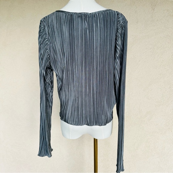 Urban Social Long Sleeve Top Front Tie Top NWT - Picture 6 of 6